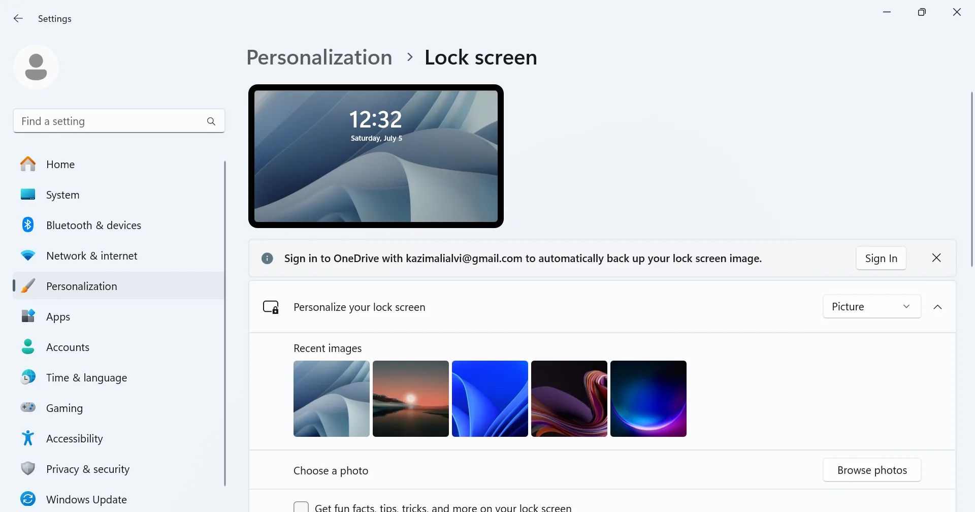 choose lock screen wallpaper in Windows 11